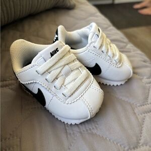 Nike Kids White and Black Baby Sneakers